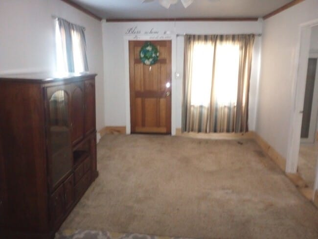 Building Photo - 3 Bedroom 1 Bathroom