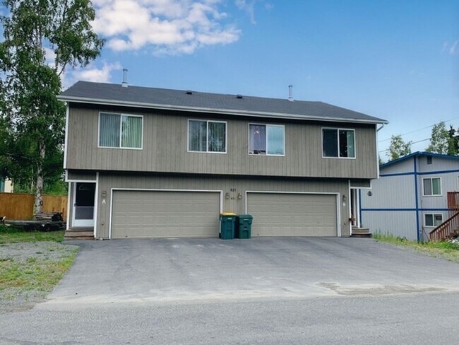 Building Photo - East Anchorage Townhouse with Yard, Garage, and W/D In unit! Close to JBER!