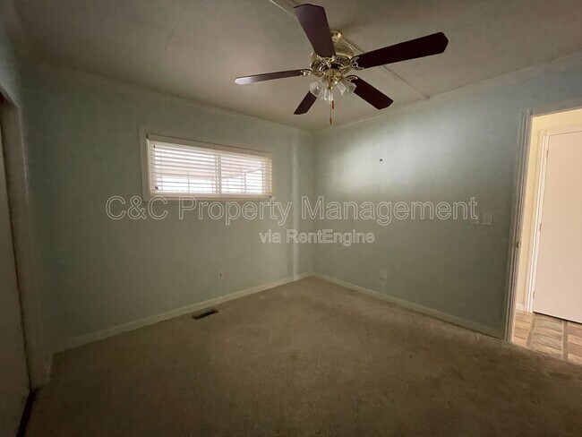 Building Photo - 21100 State St