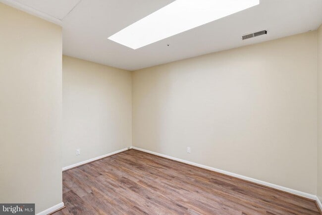 Building Photo - 13408 Shady Knoll Dr