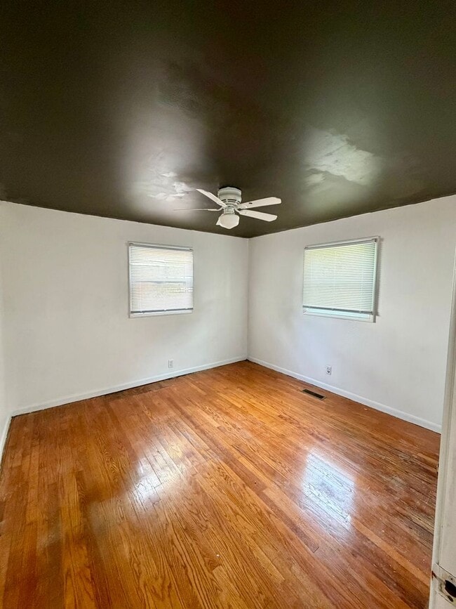 Building Photo - Charming 3-Bedroom Home with Updated Kitch...