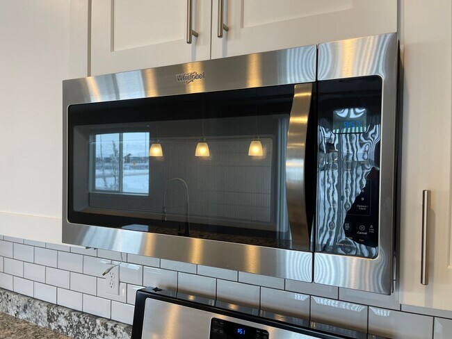 Building Photo - 3 bed 3 bath home - Located just below The D sign! MUST SEE PICTURES!