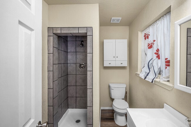 Building Photo - 1702 NW 45th St