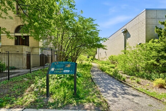 Building Photo - 117 S Lombard Ave
