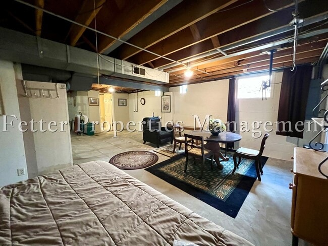 Building Photo - Riverfront Living with Mid-Century Flair