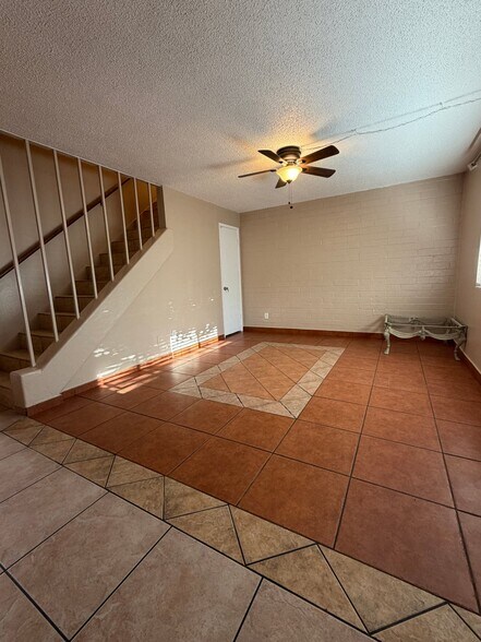 Building Photo - 6565 N 19th Ave