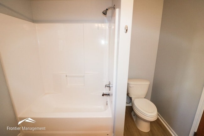 Building Photo - 3 Bedroom Ranch-Style Home in Quiet Neighb...