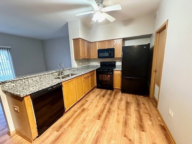 Building Photo - Excellent 2 Bedroom 1.5 Bath and I car att...