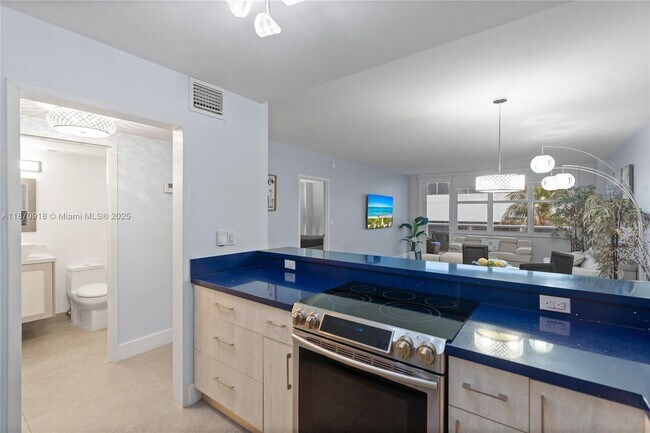 Building Photo - 3725 S Ocean Dr