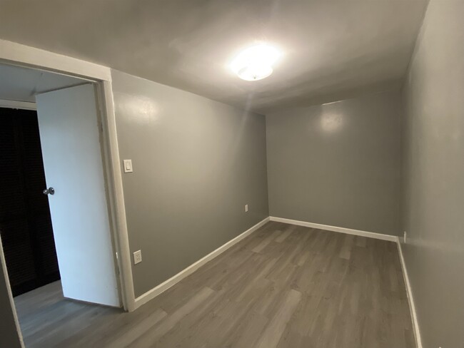 Building Photo - 146 Bowers St