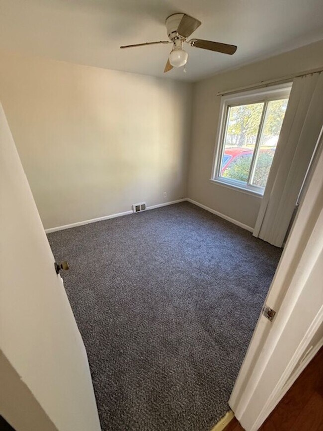 Building Photo - Come see your new home!