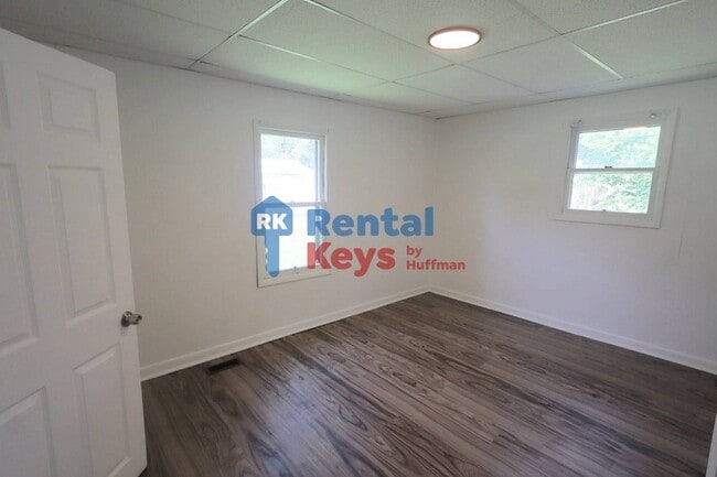 Building Photo - Two Bedroom House