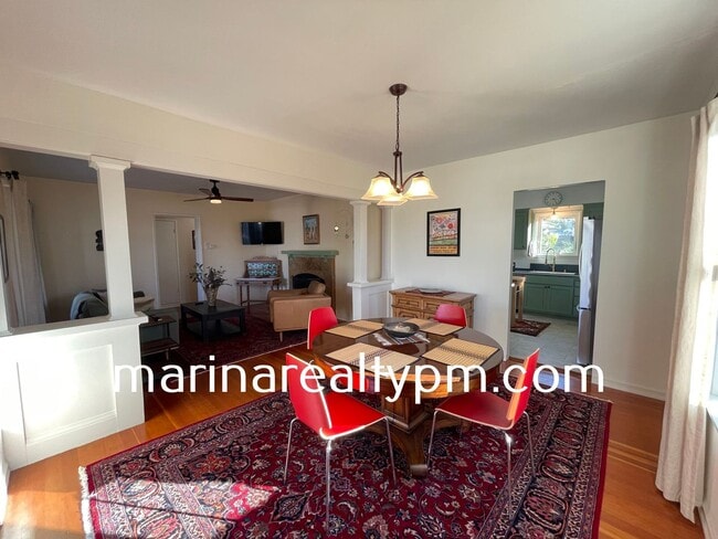 Building Photo - Welcome to this stunning 3 Bedroom 2 Bath ...