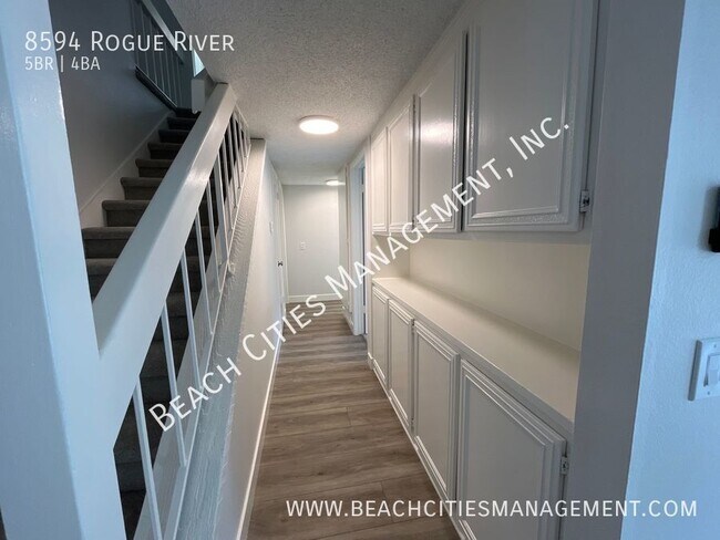 Building Photo - 8594 Rogue River Ave