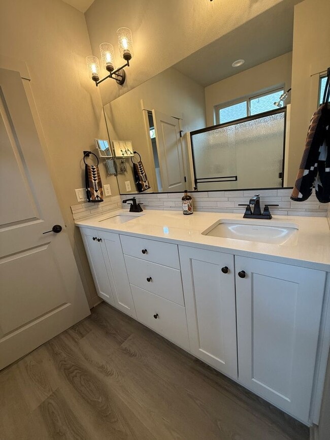 Building Photo - Immaculate 3-Bedroom Home with Open Layout in Crescent Creek