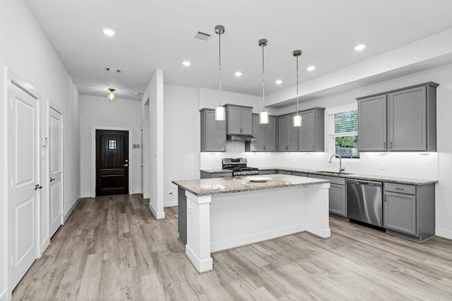 Building Photo - 29019 Pine Forest Dr