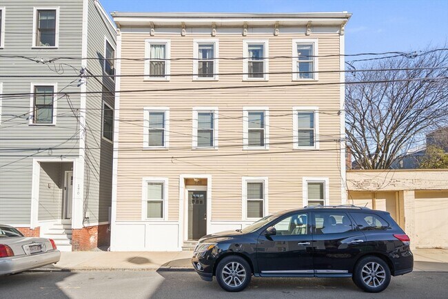 Building Photo - 174 W 9th St