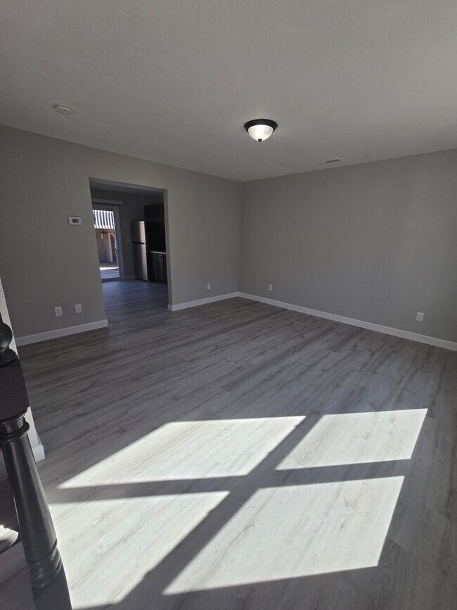 Building Photo - 2 Bedroom 1.5 Bath Townhouse Apt in Osage Beach!