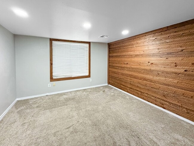 Building Photo - 829 W Madison Ave