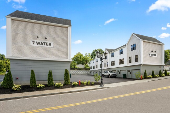 Building Photo - Townhomes at 5-7 Water St | One-Bedroom El...