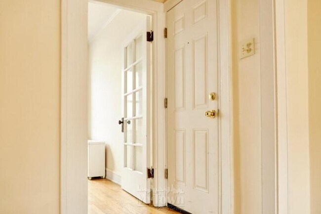 Building Photo - 1 bedroom in CHICAGO IL 60625