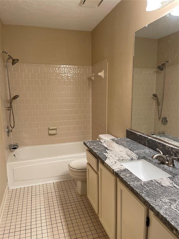 Building Photo - 2528 Sawyer Dr