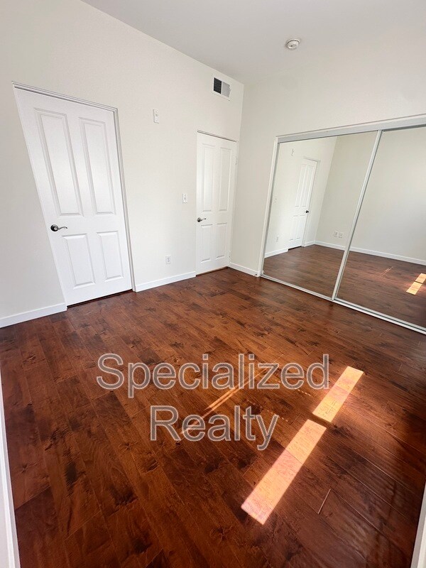 Building Photo - 5716 Whitsett Ave