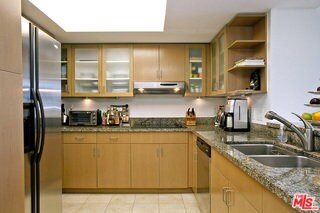 Building Photo - 13700 Marina Pointe Dr