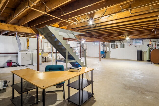 Building Photo - 413 Watson Ave