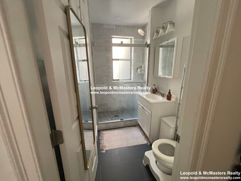 Building Photo - 15 Peterborough St