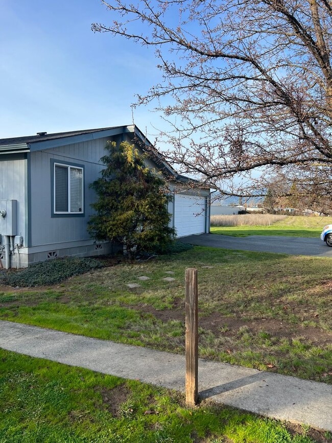 Building Photo - 1290-1290 Fruitdale Dr