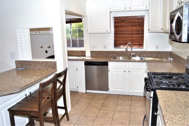 Building Photo - Charming Belmont Heights 2BD w/ Private Yard, Garage & Walk to 4th St