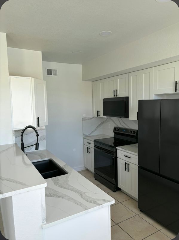 Building Photo - 1747 Sophias Dr