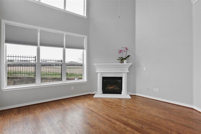 Building Photo - 604 Mozart Way