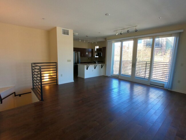 Primary Photo - Spacious sun-drenched 2br/2.5ba condo with...