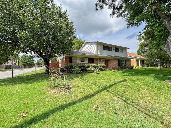 Building Photo - 1213 Idlewood Dr