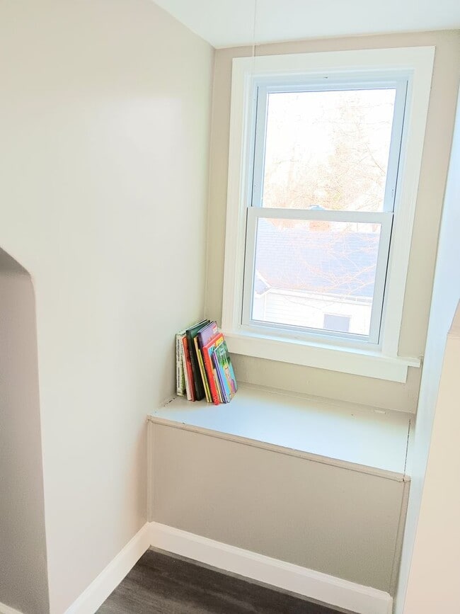 Building Photo - Spacious 4-Bedroom Home with Modern Upgrades