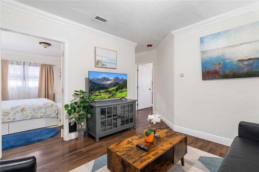 Primary Photo - 2625 NE 13th Ct
