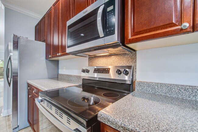 Building Photo - 4902 Lake Palmetto Ln