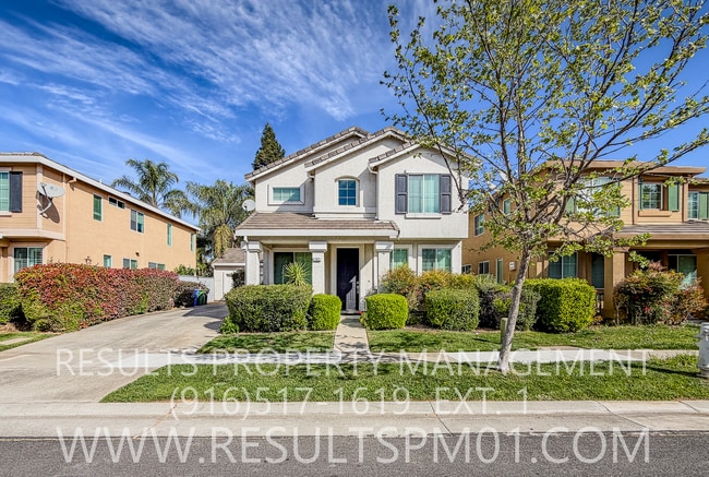 Building Photo - Lovely 4 Bedroom Home in Great Neighborhood