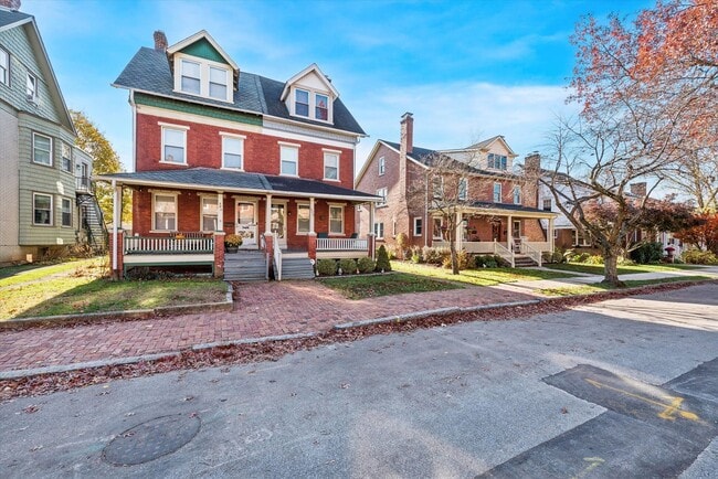 Building Photo - COMING SOON!  Charming Updated Twin in Wes...