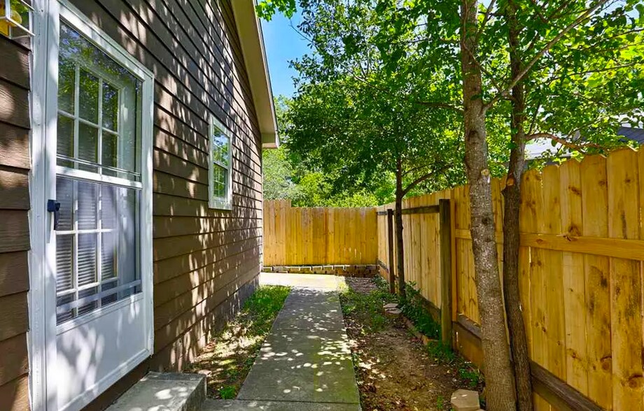 Building Photo - 111 Bentworth Ln