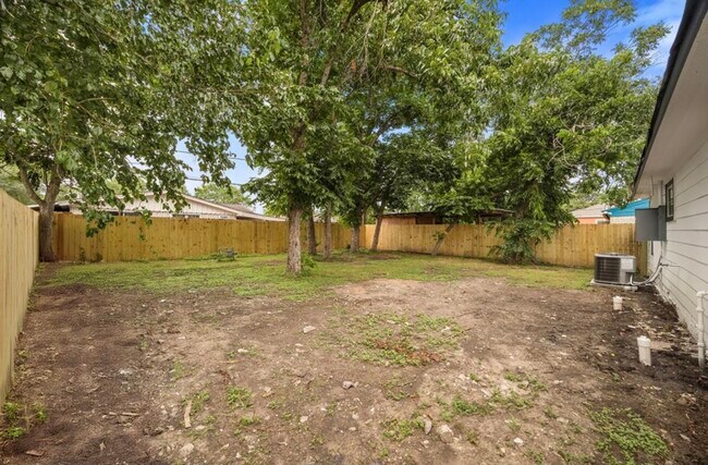 Building Photo - 3906 Simsbrook Dr