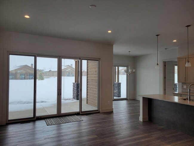 Building Photo - 3 Bed 2.5 bath house in Black Bull