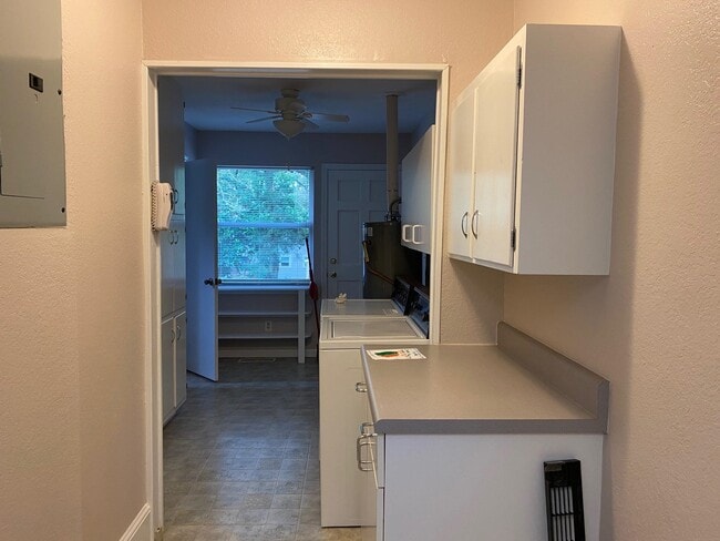 Building Photo - 411 Beard St