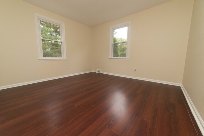 Building Photo - 440 Cricket Ln