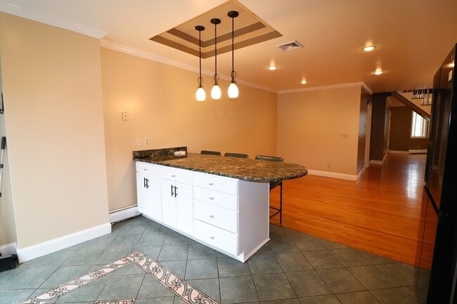 Building Photo - 484 Walnut St