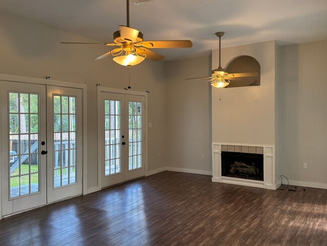 Building Photo - Charming 2 Bedroom Home for Lease in Denha...