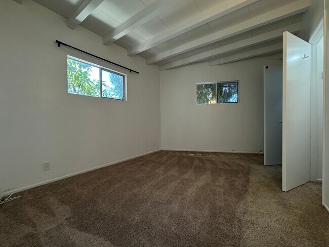 Building Photo - 4418 Vantage Ave