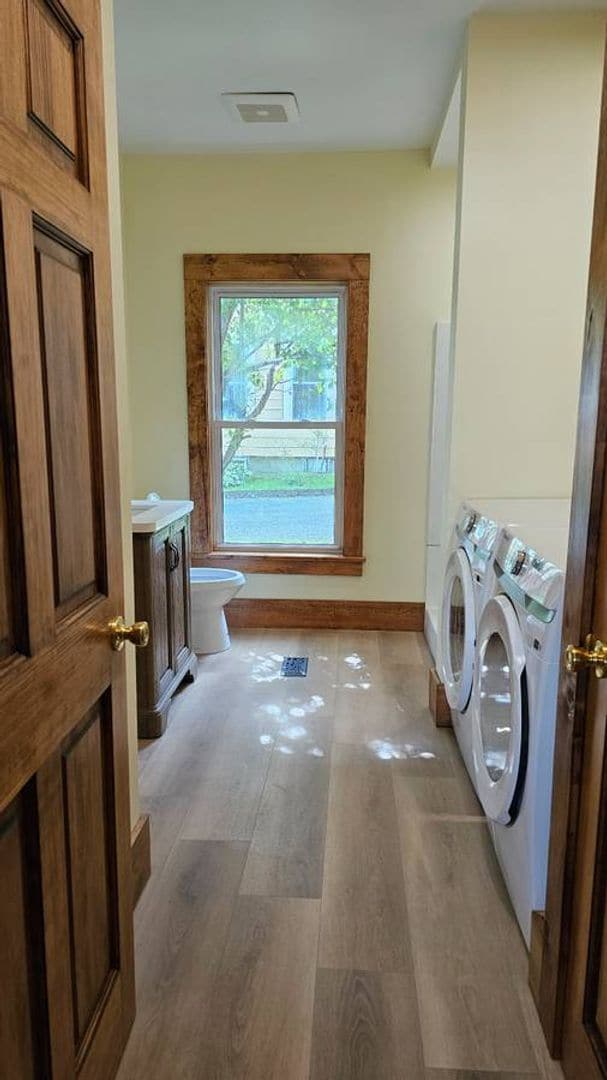 Building Photo - 158 3rd St